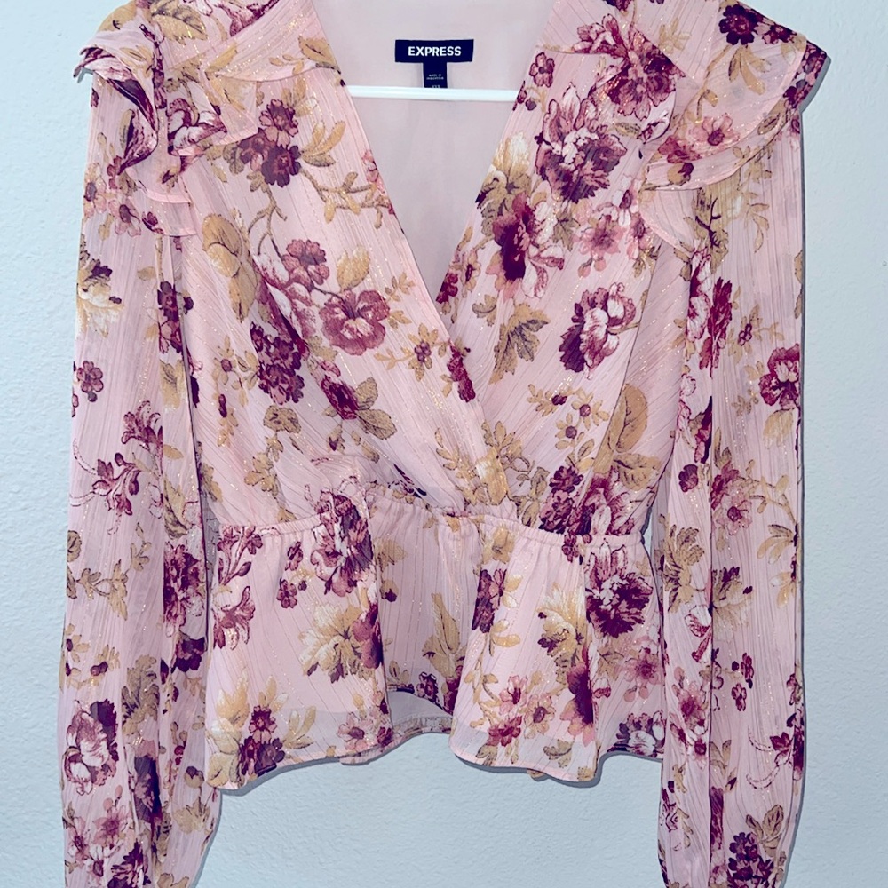 NWOT Women’s Express ruffled wrap top XXS Pink & Gold